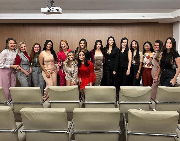 Clube de Leitura Feminino completa dois anos fortalecendo conexões entre mulheres em Teresina