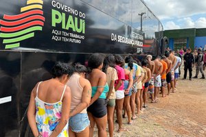 Operação de hoje da SSP/PI lotou um ônibus de presos. Veja Vídeo (Foto: Divulgação) Operação de hoje da SSP/PI lotou um ônibus de presos. Veja Vídeo (Foto: Divulgação)