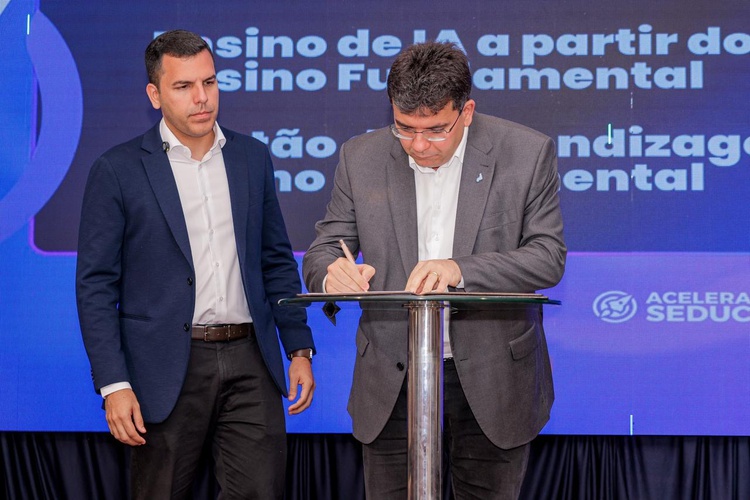 Rafael Fonteles lança programa que fará do Piauí o 1º estado do Brasil a levar ensino de IA para escolas públicas de todos os municípios