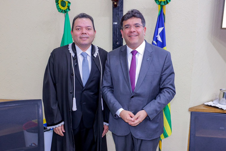 Rafael prestigia posse da primeira juíza titular do TRE-PI na história da Corte Eleitoral